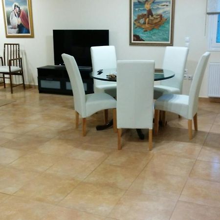 Lovely 2-Bedroom Apartment At Greek Riviera Vári Esterno foto