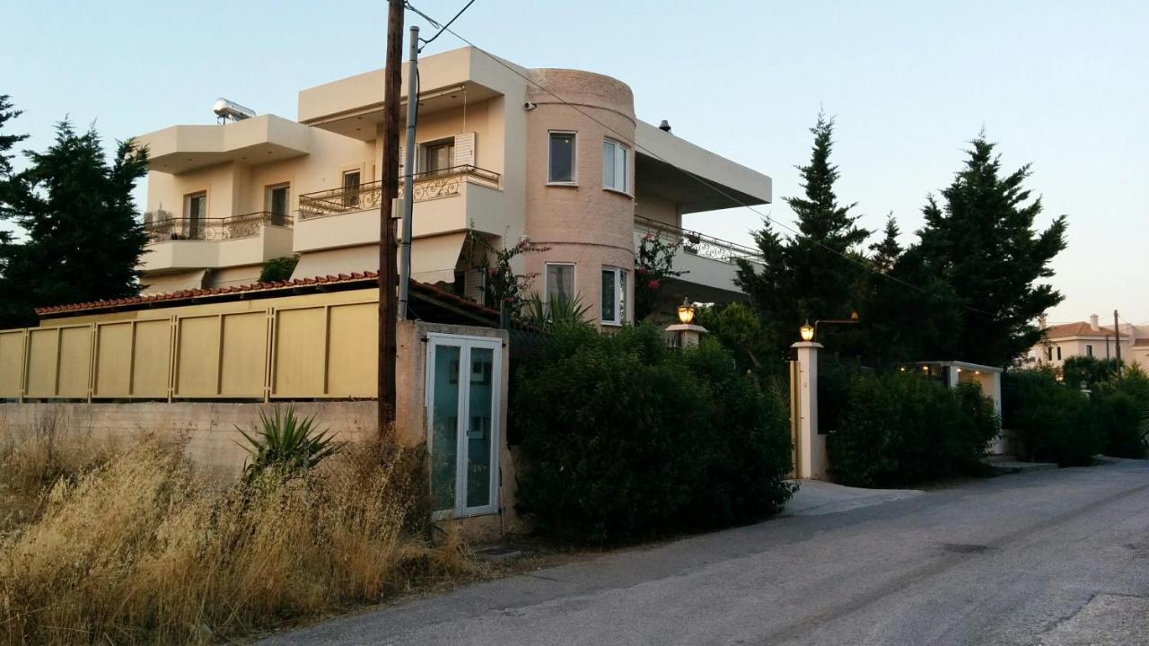 Lovely 2-Bedroom Apartment At Greek Riviera Vári Esterno foto