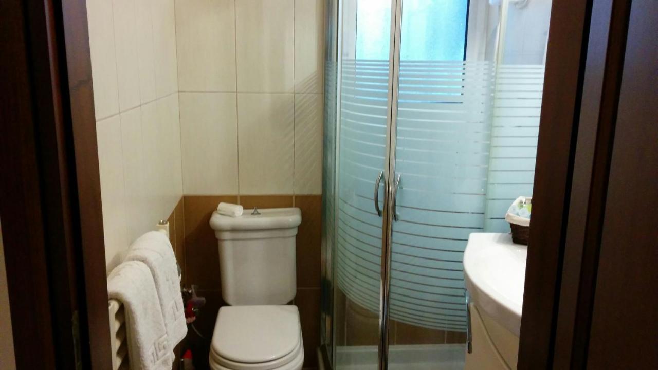 Lovely 2-Bedroom Apartment At Greek Riviera Vári Esterno foto