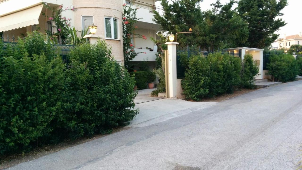 Lovely 2-Bedroom Apartment At Greek Riviera Vári Esterno foto