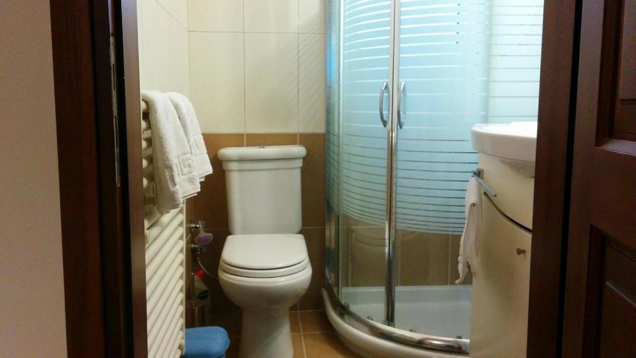 Lovely 2-Bedroom Apartment At Greek Riviera Vári Esterno foto