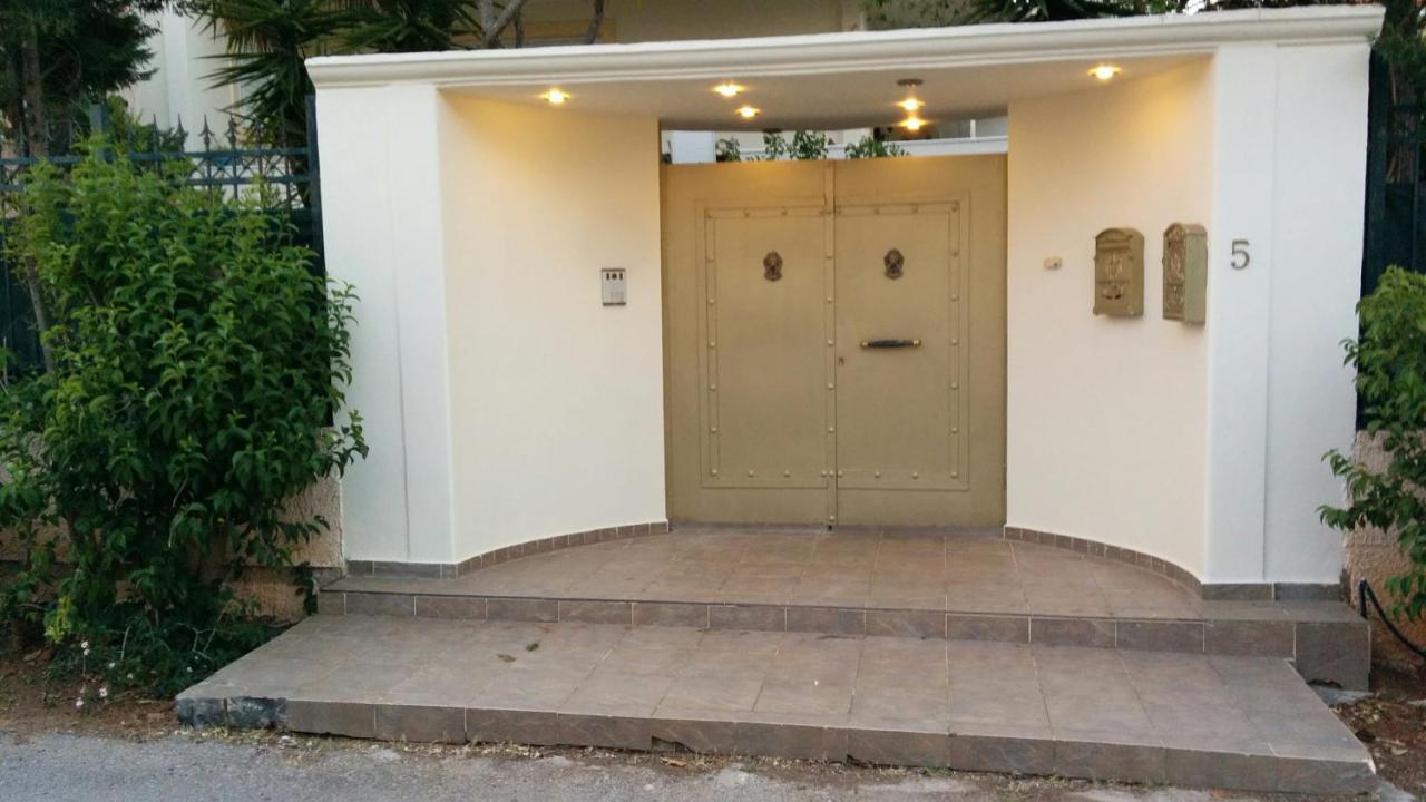 Lovely 2-Bedroom Apartment At Greek Riviera Vári Esterno foto