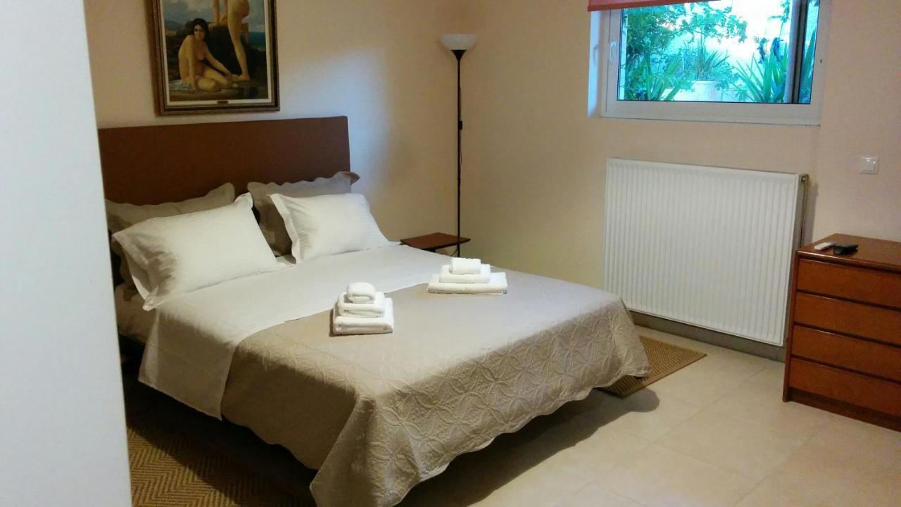 Lovely 2-Bedroom Apartment At Greek Riviera Vári Esterno foto