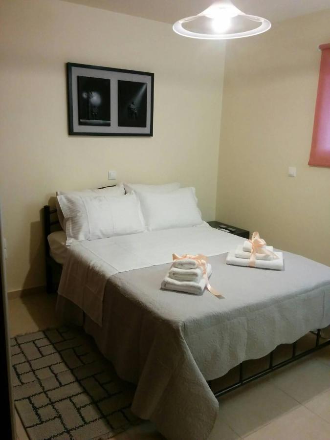 Lovely 2-Bedroom Apartment At Greek Riviera Vári Esterno foto